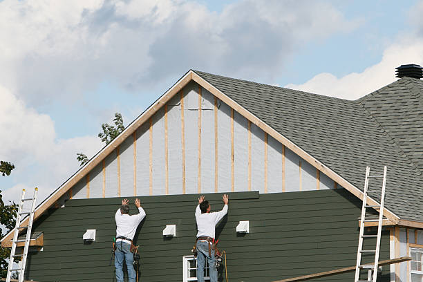 Professional Emergency Siding Repair technician working in Bloomfield, IN